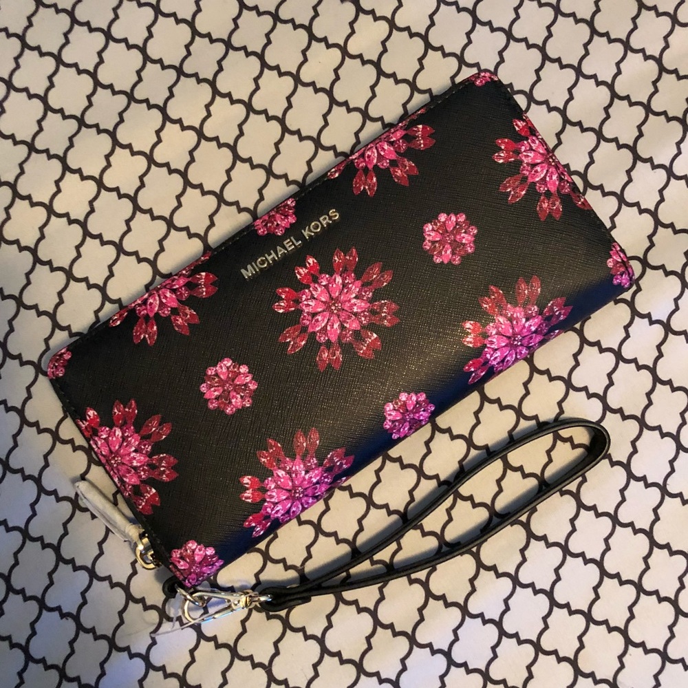 MICHAEL KORS BLACK + ULTRA PINK WALLET 🖤